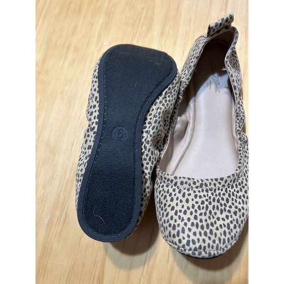Women's Blanca Leopard Print Ballet Flats Brown - Universal Thread - SIZE 6 - Picture 3 of 3